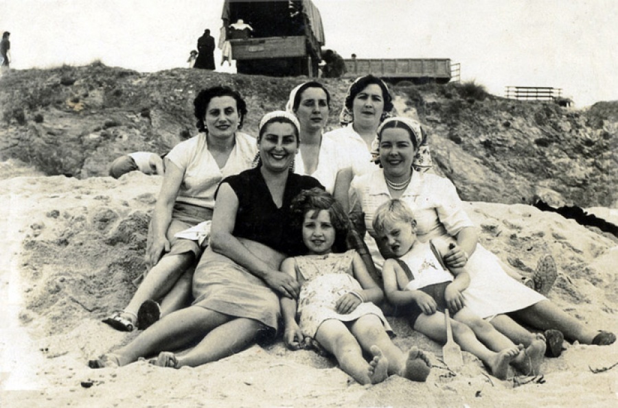 1949 - En la playa de Razo